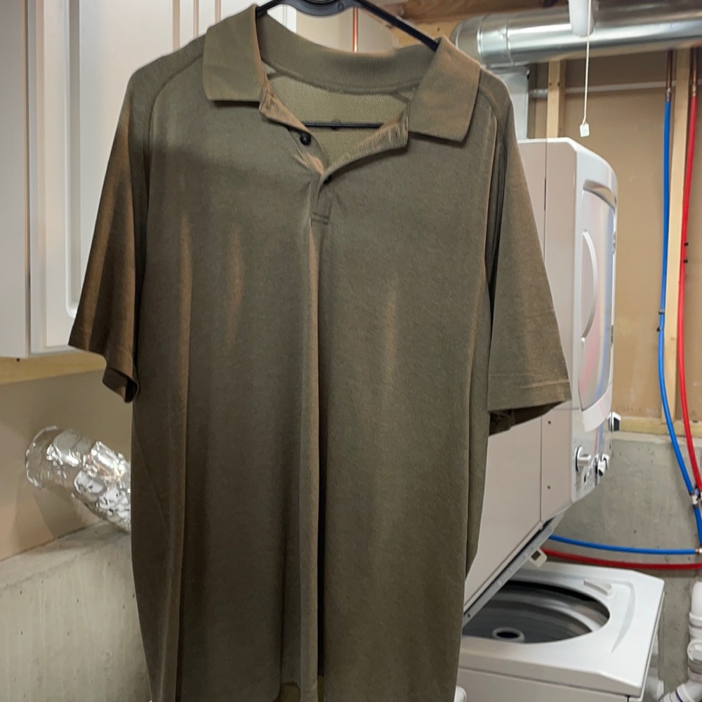 Lululemon men’s green polo